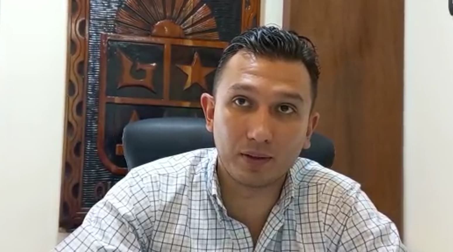 Capturan a Tesorero de Tulum con armas y dinero no declarado en Aeropuerto de Cancún