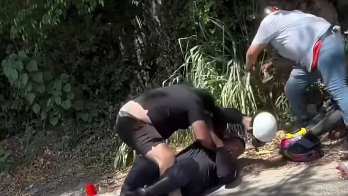 Ciudadanos agreden a policía tras incidente vial