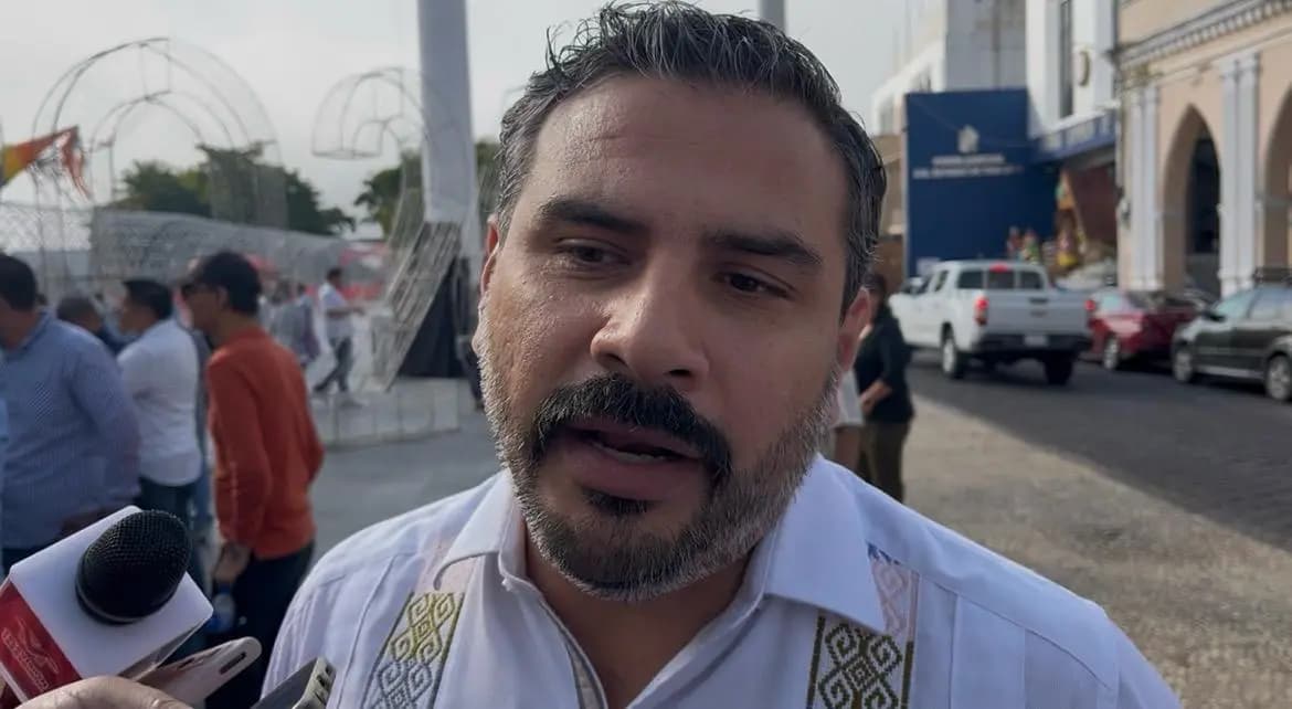 Deslinda secretario de Salud al gobernador de acusación contra ex funcionarios detenidos