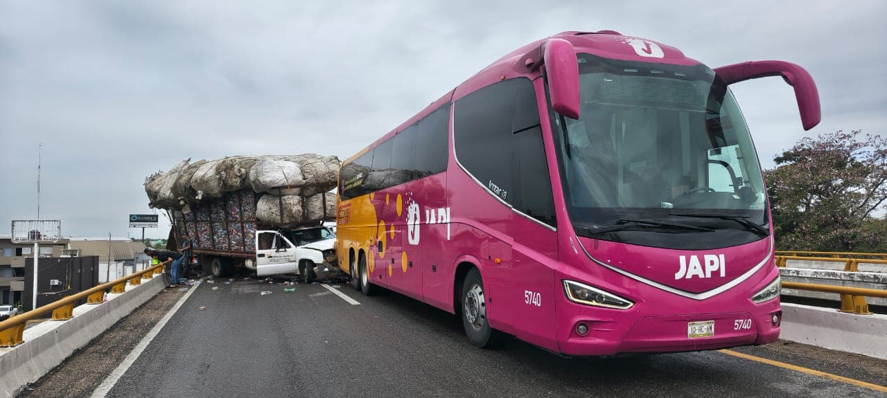 Dos personas terminan heridas tras aparatosos siniestros