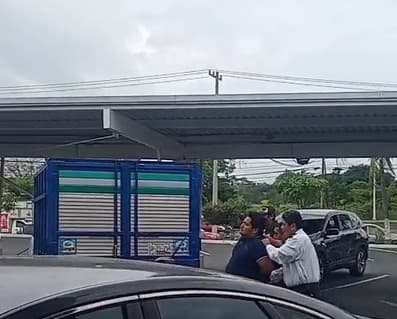 Detienen a presunto ladrón de 25 mil pesos en pantalones en Coppel Carrizal