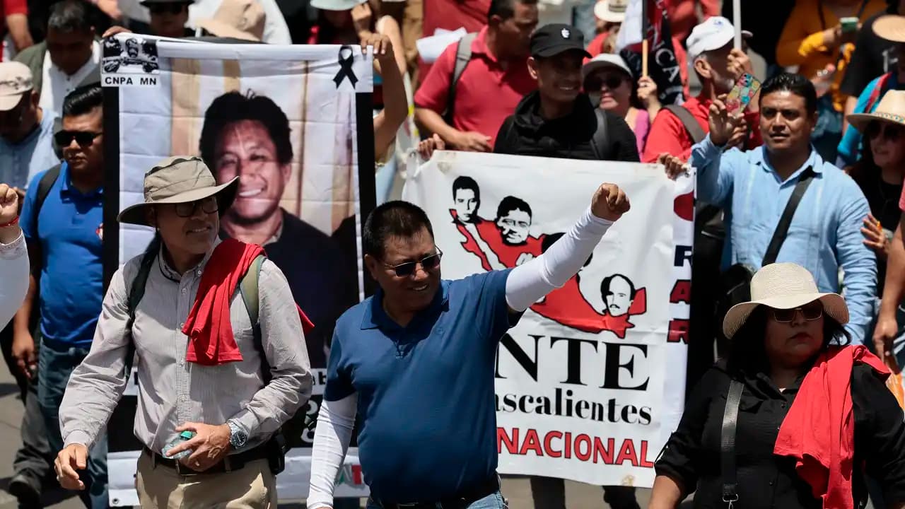 Adelantar fin de ciclo escolar para evitar protestas en Mundial acusa CNTE