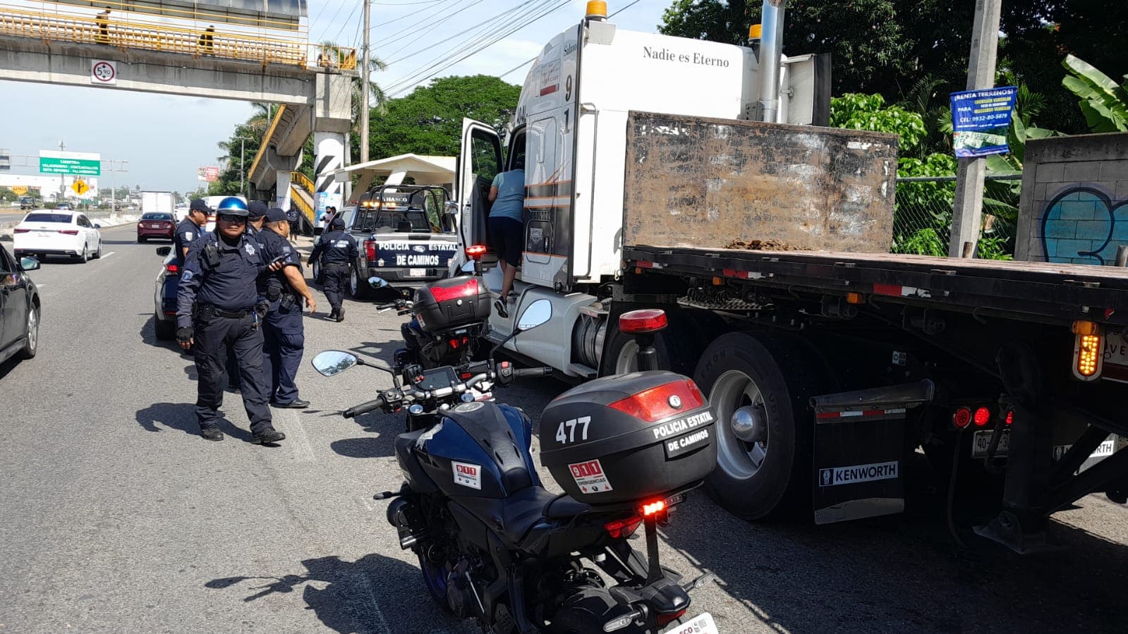 Detiene PEC tráiler que circulaba a alta velocidad en el bulevar Ruiz Cortines